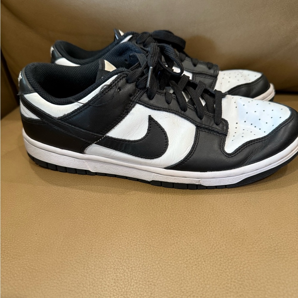 nike black and white dunks
